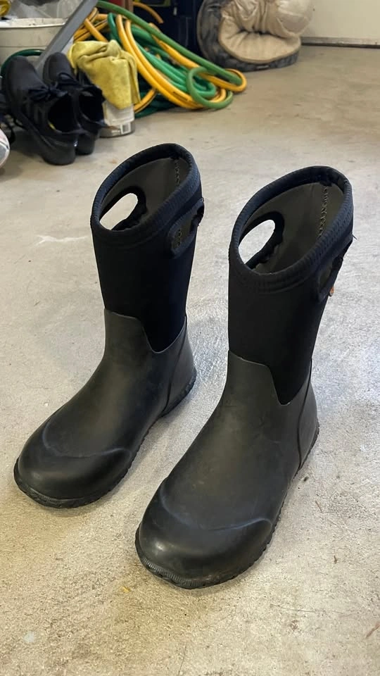 Waterproofing boots Size 4 Youth
