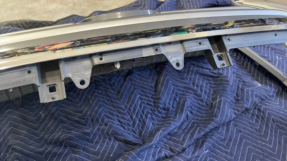 2018 Lexus GX460 Front Grille Upper & Lower OEM 2014-2019 - photo 5