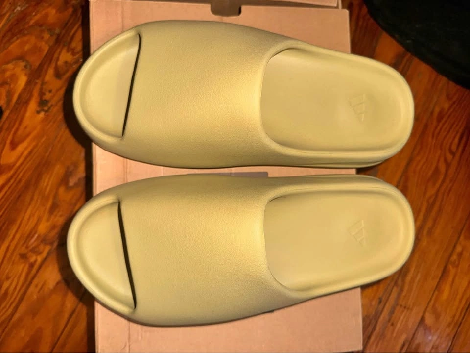Adidas Yeezy slides