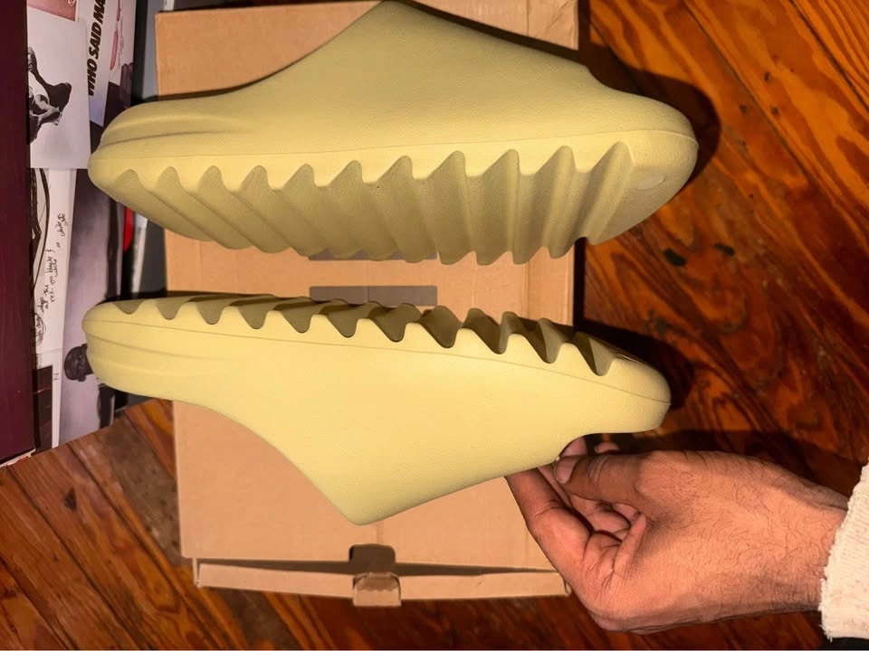 Adidas Yeezy slides - photo 4