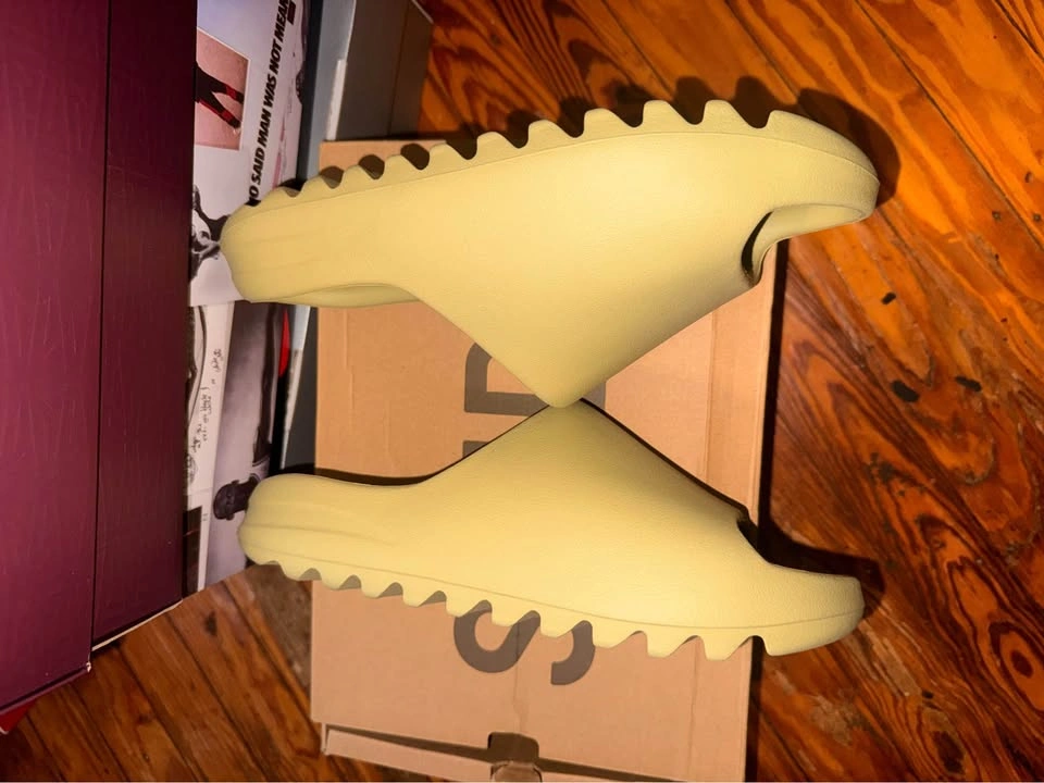 Adidas Yeezy slides - photo 5