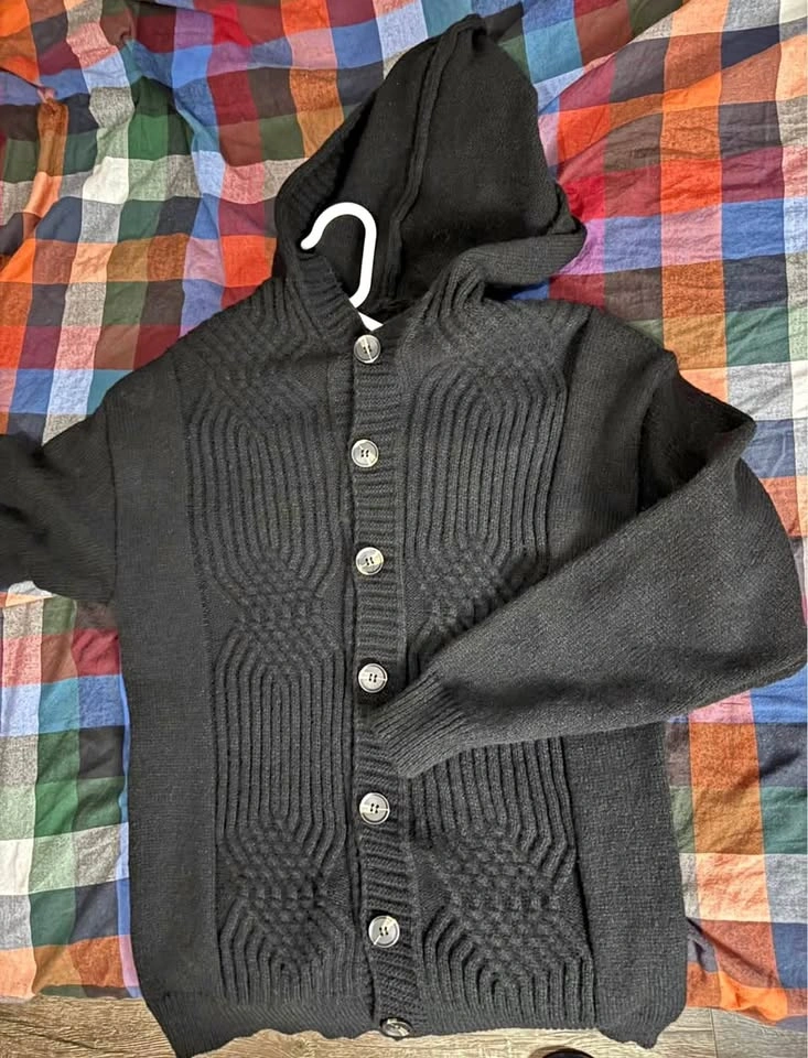 Sweatshirt sweater buttons