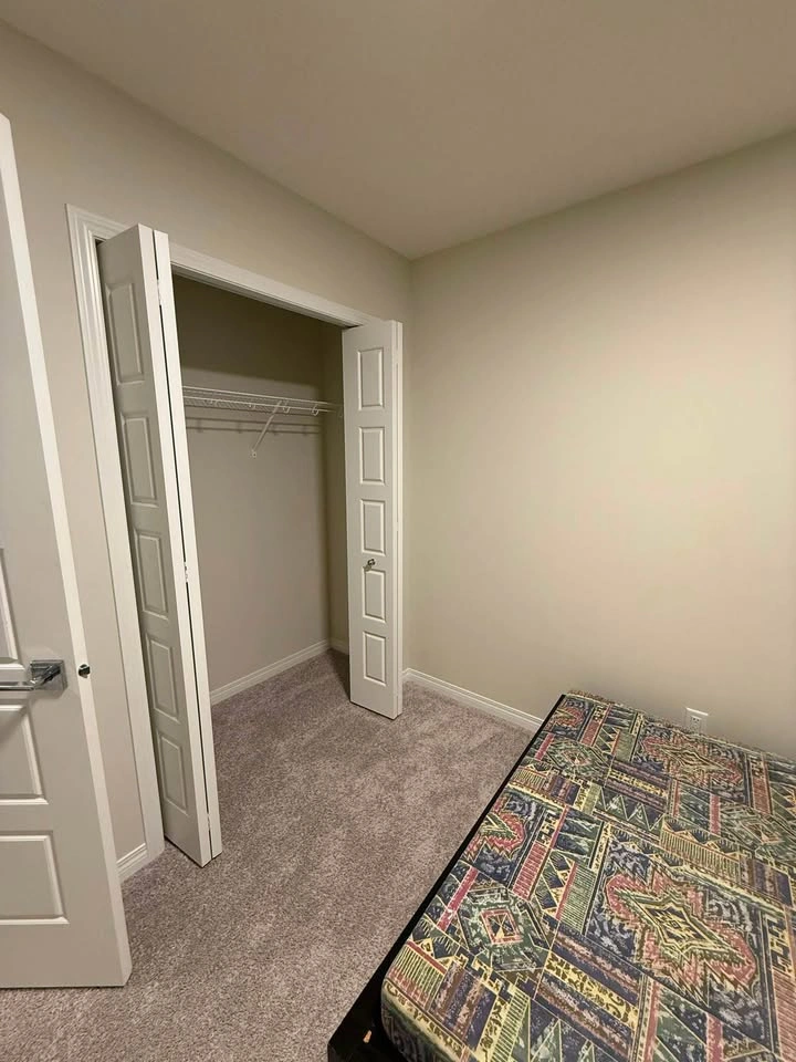 4 Beds 2.5 Baths - House - photo 4