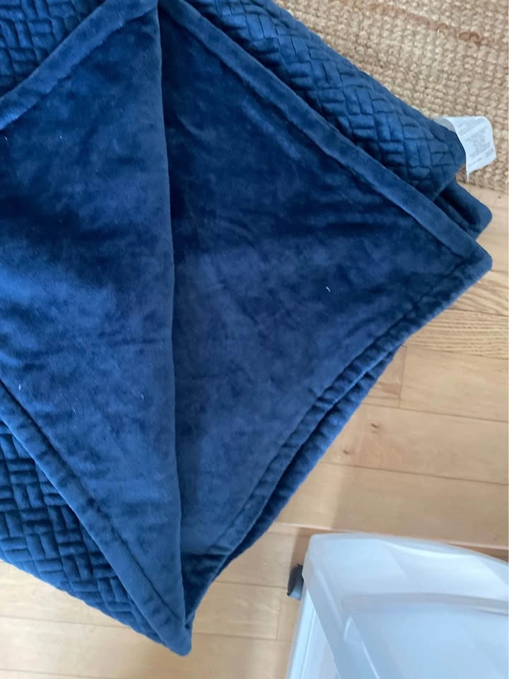 Navy Blue Quilted Plush Blanket - photo 2