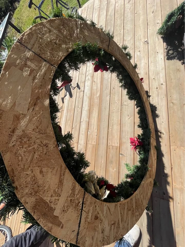 Huge 44” Christmas Wreath w Poinsettias & Bow - photo 4