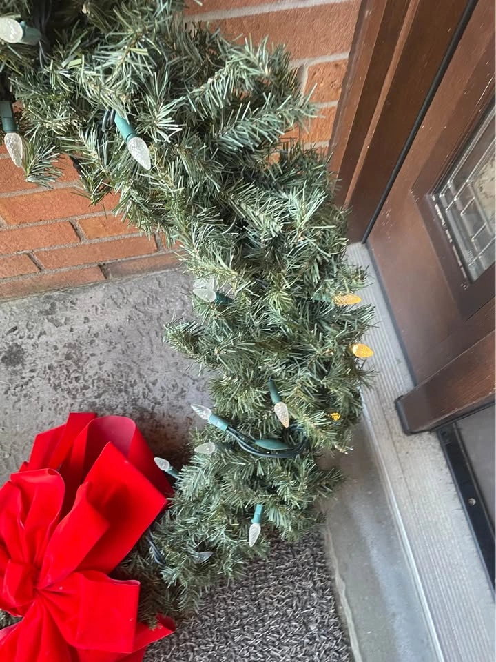 Huge 4 ft Pre-Lit Christmas Wreath with Red Bow - photo 2