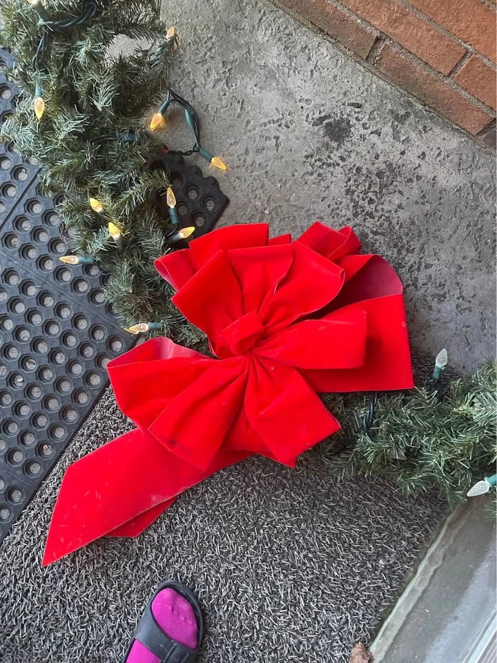 Huge 4 ft Pre-Lit Christmas Wreath with Red Bow - photo 3