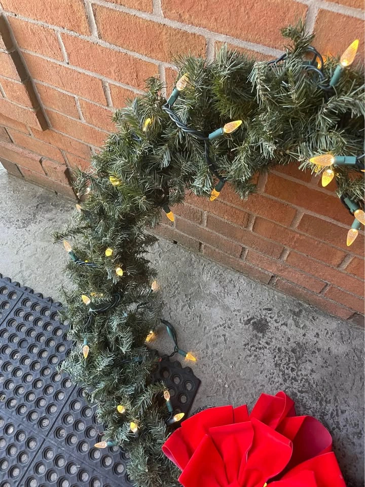 Huge 4 ft Pre-Lit Christmas Wreath with Red Bow - photo 4