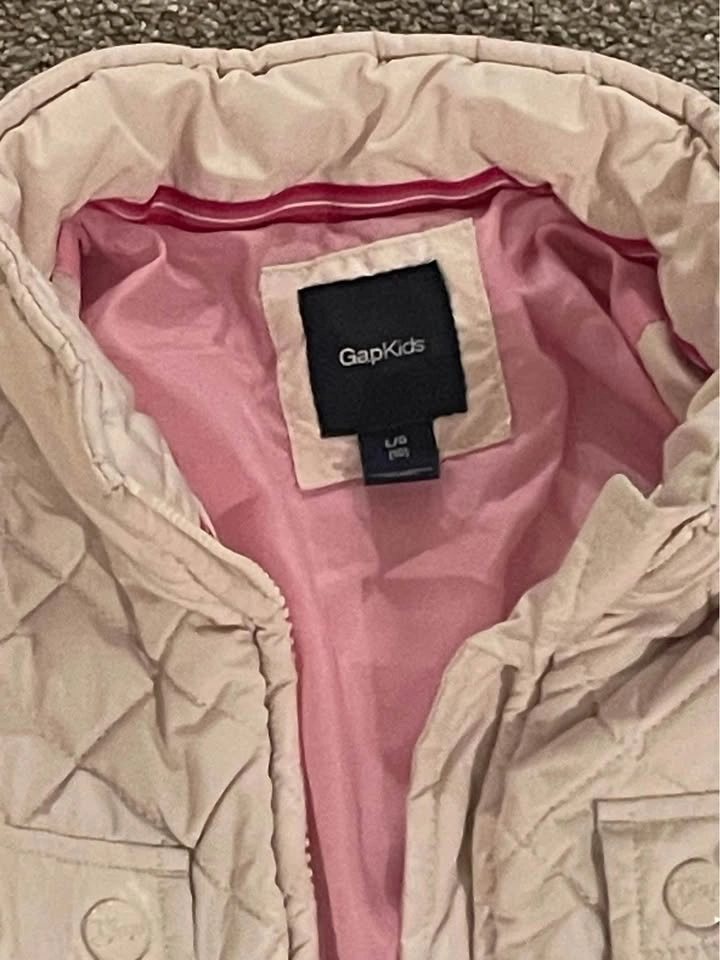 Gap quilted coat, fits around 8 years, excellent condition - photo 2