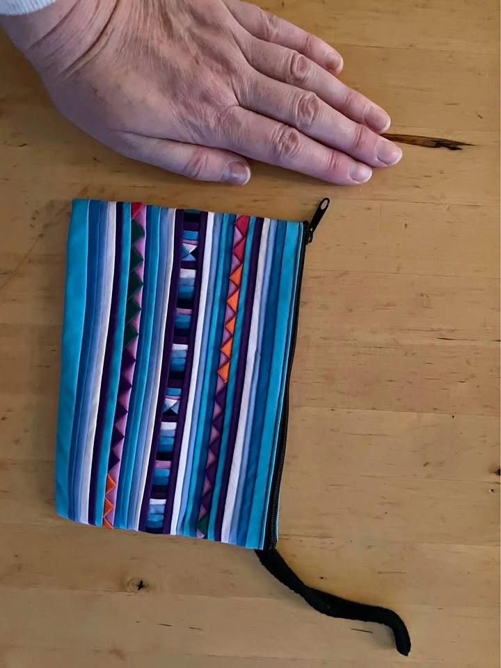 Gorgeous like new quilted pouch (hand for scale)