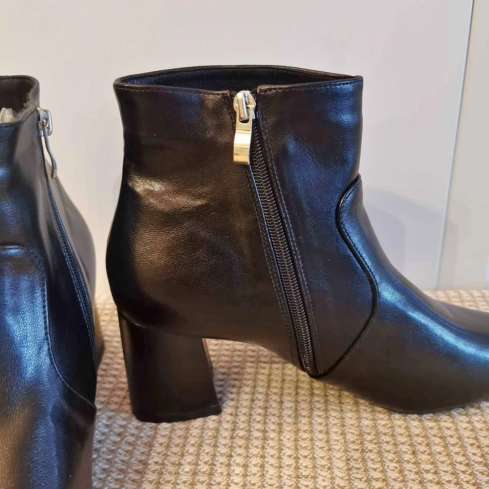 Brand New Ankle Boots Sheepskin for Women - size 8