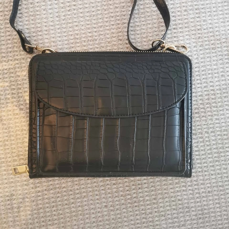 Brand New Leather Cellphone Crossbody Bag - photo 2