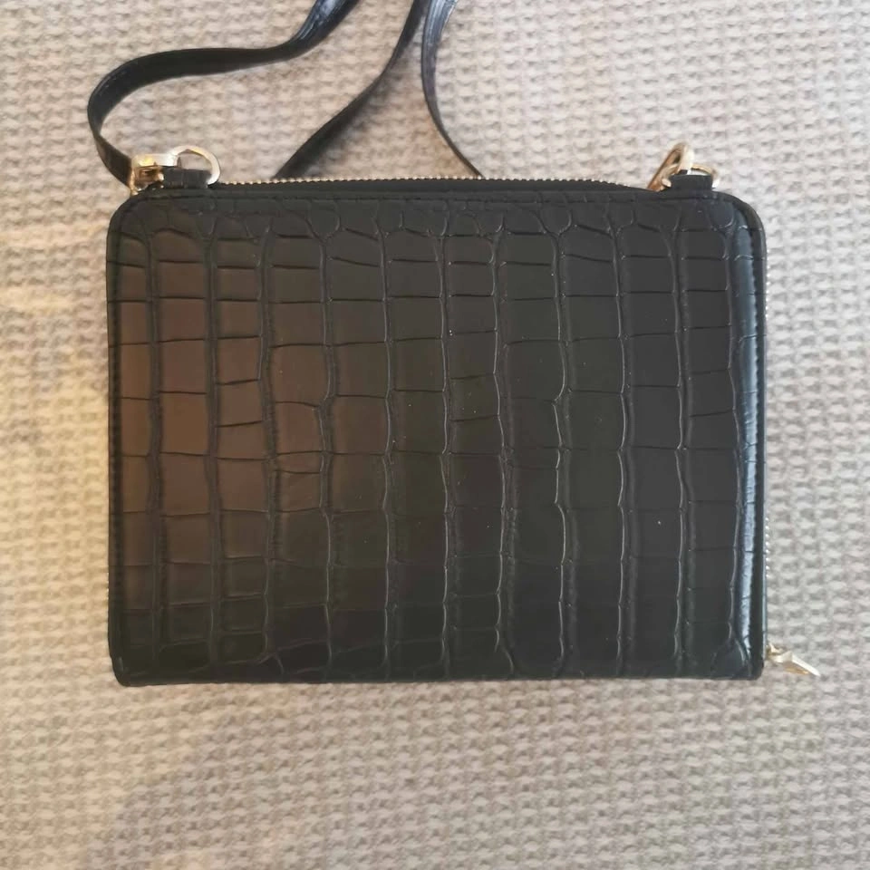 Brand New Leather Cellphone Crossbody Bag - photo 3