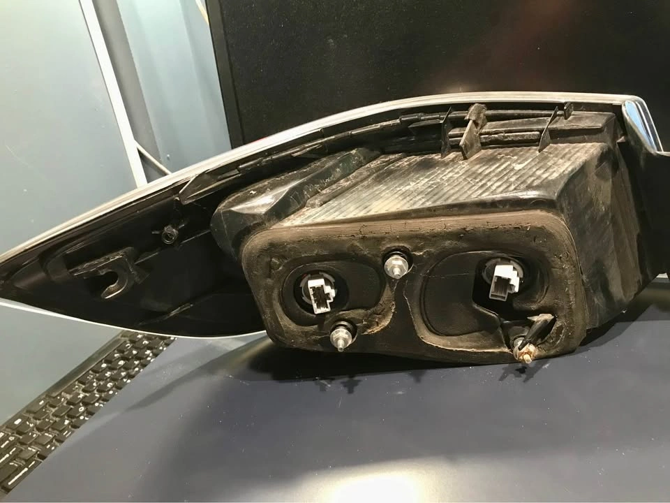 OEM Mazda 3 Passenger Side Tail Light Assembly - photo 4