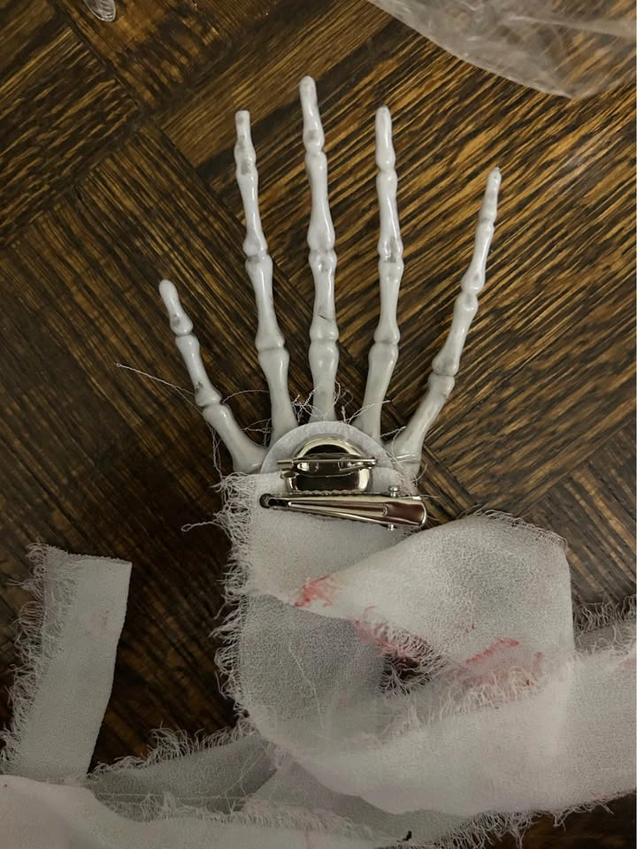 Halloween Skeleton Hand and Eyeball Hair Accessories - photo 2