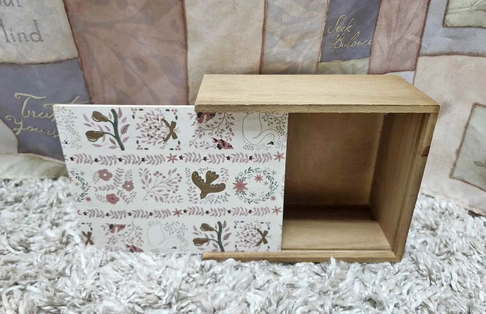 Wooden decorative box with patterned front