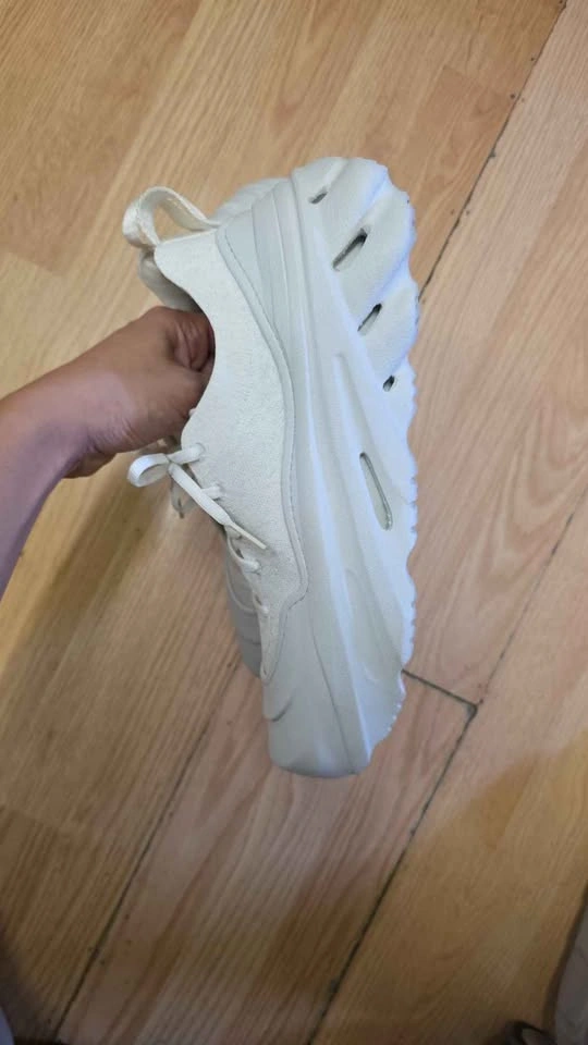 $60 • Crocs Echo Surge Sneakers - photo 3