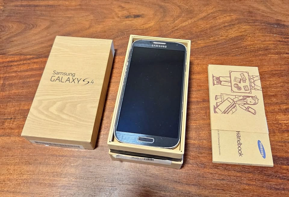 Samsung Galaxy S4 GT-I9505 - Working - Excellent Condition