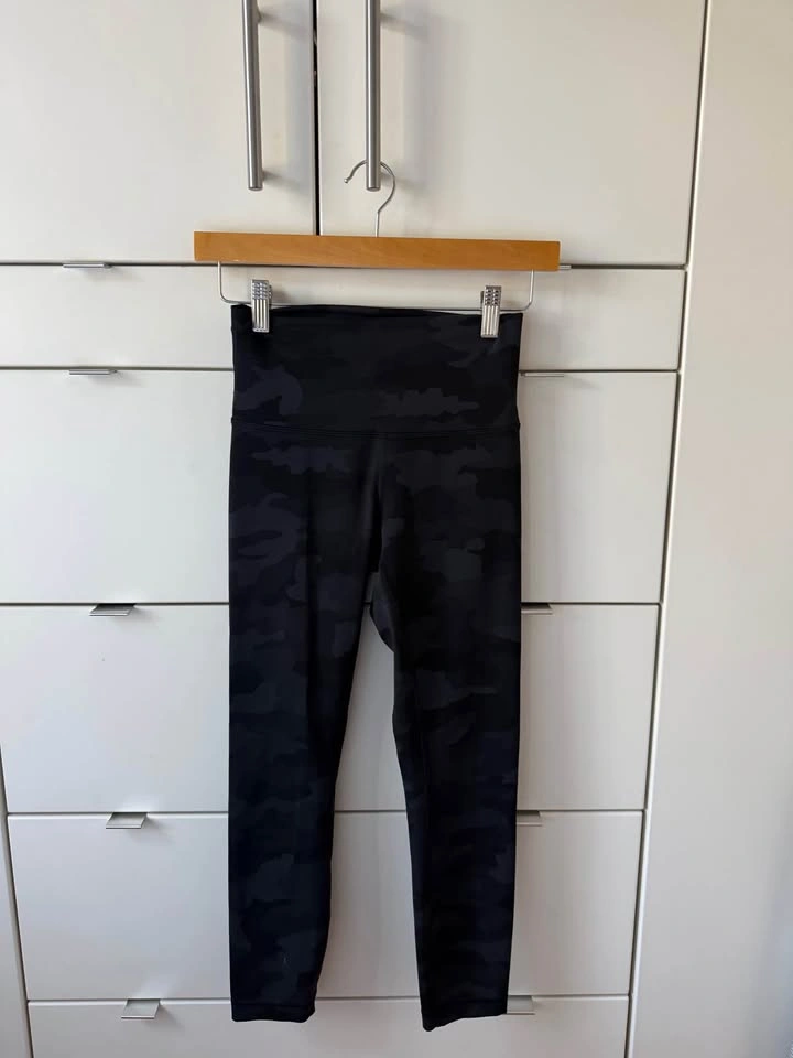 Lululemon Wonder Train High-Rise Crop 23” – Size 4 - photo 3