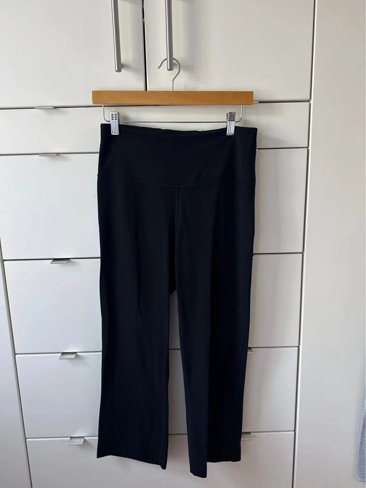 Lululemon Groove Super-High-Rise Crop 23” – Size 10 - photo 3