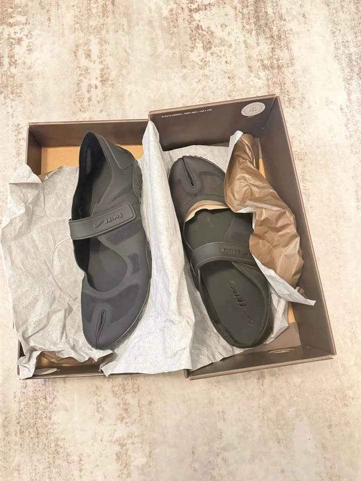 NikeSKIMS Split-Toe Shoes – Black – New - photo 4