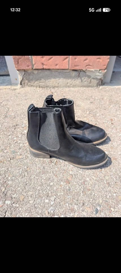 Shoe bundle (4 pairs)- boots, formals. - photo 5