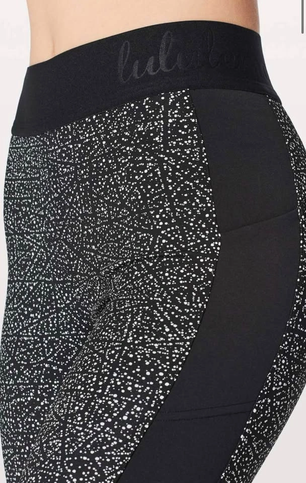 Lululemon Box It Out Tight Night View White Black – Size 6 - photo 3