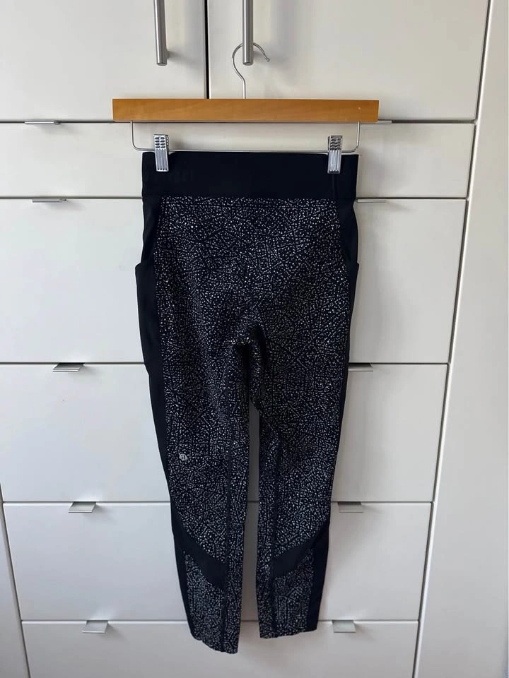 Lululemon Box It Out Tight Night View White Black – Size 6 - photo 5