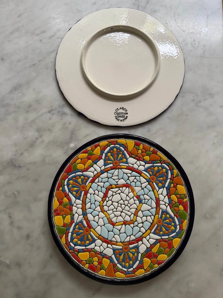 Pair of 11.5” Spanish Gaudí mosaic wall plates - photo 2