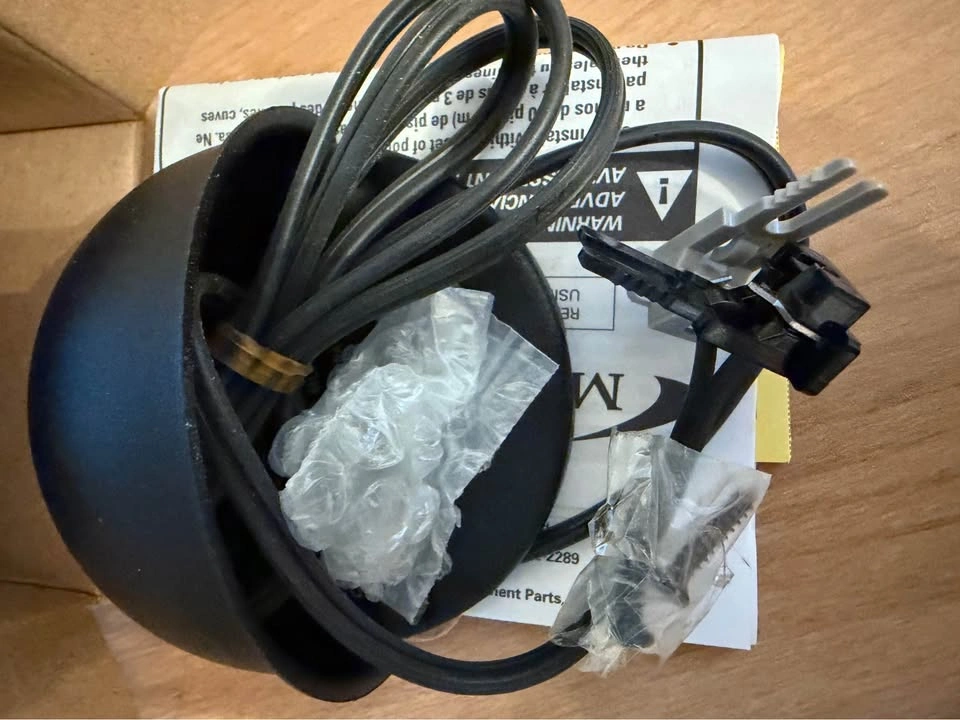 5 LOW-VOLTAGE DECK & LANDSCAPE LIGHTS — $20 - photo 2