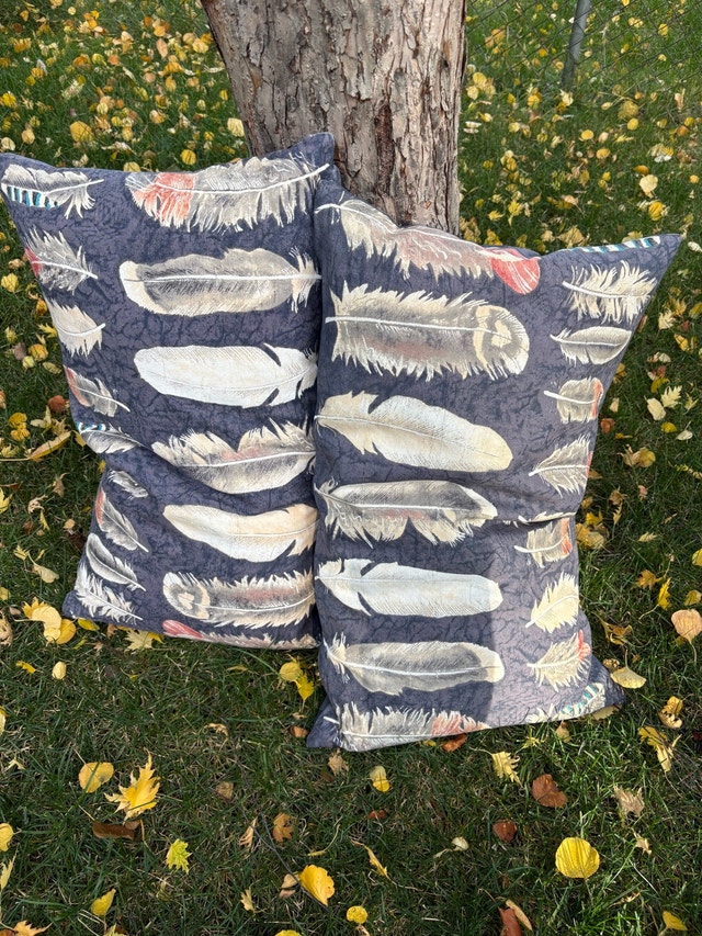 Feather Print Throw Pillows - photo 2