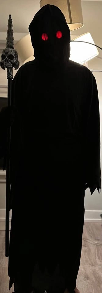 Spirit Halloween Adult Size Costume with light up eyes + Skull S - photo 2