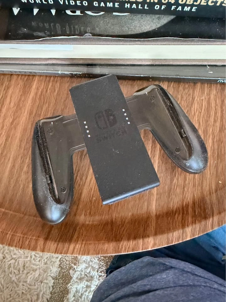 Nintendo Switch Joy-Cons, Pro Controller & Charging Grip - photo 3