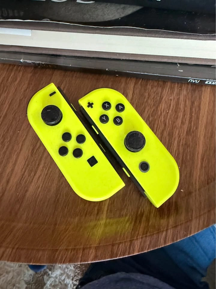 Nintendo Switch Joy-Cons, Pro Controller & Charging Grip - photo 4