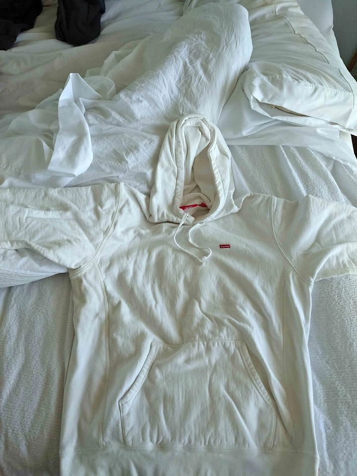 Supreme Small Box Hooded Sweatshirt white. Brand new. Size XL.