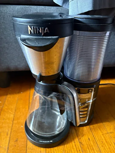 Ninja CF021 Hot & Iced Coffee Maker Over Ice Brew, Glass Carafe,