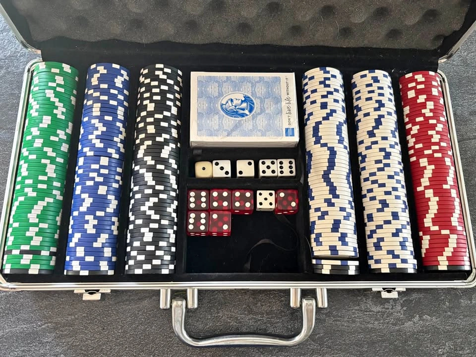 300-Piece Poker Chip Set with Aluminum Carrying Case