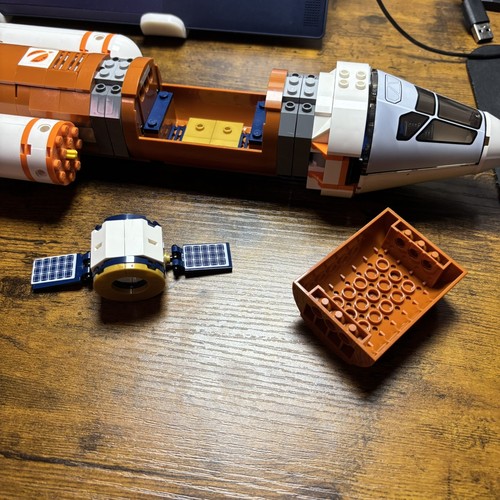 LEGO City Space Deep Space Rocket and Launch Control 60228 - photo 3