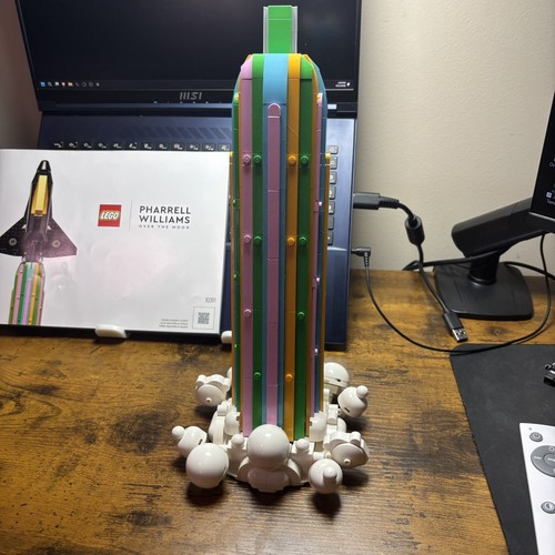LEGO Icons Over the Moon with Pharrell Williams 10391 - photo 5