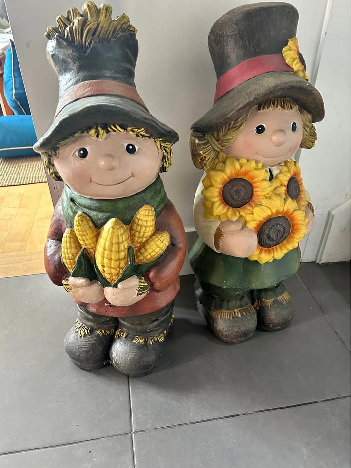 Pair of Adorable 24“ Scarecrow Garden Statues