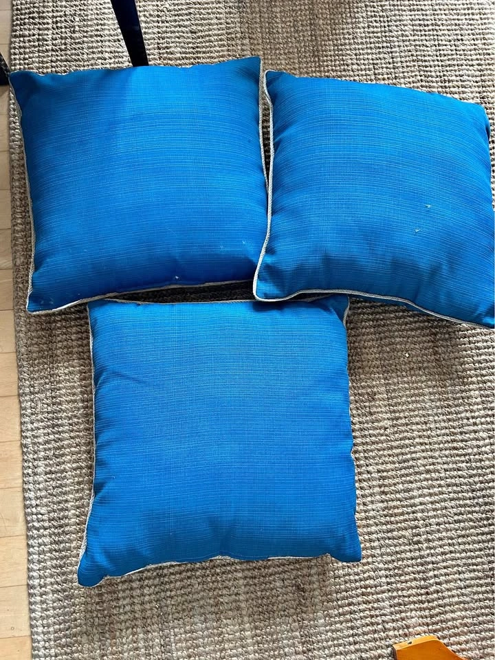 Set of 3 19x19“ Blue Outdoor Throw Pillows