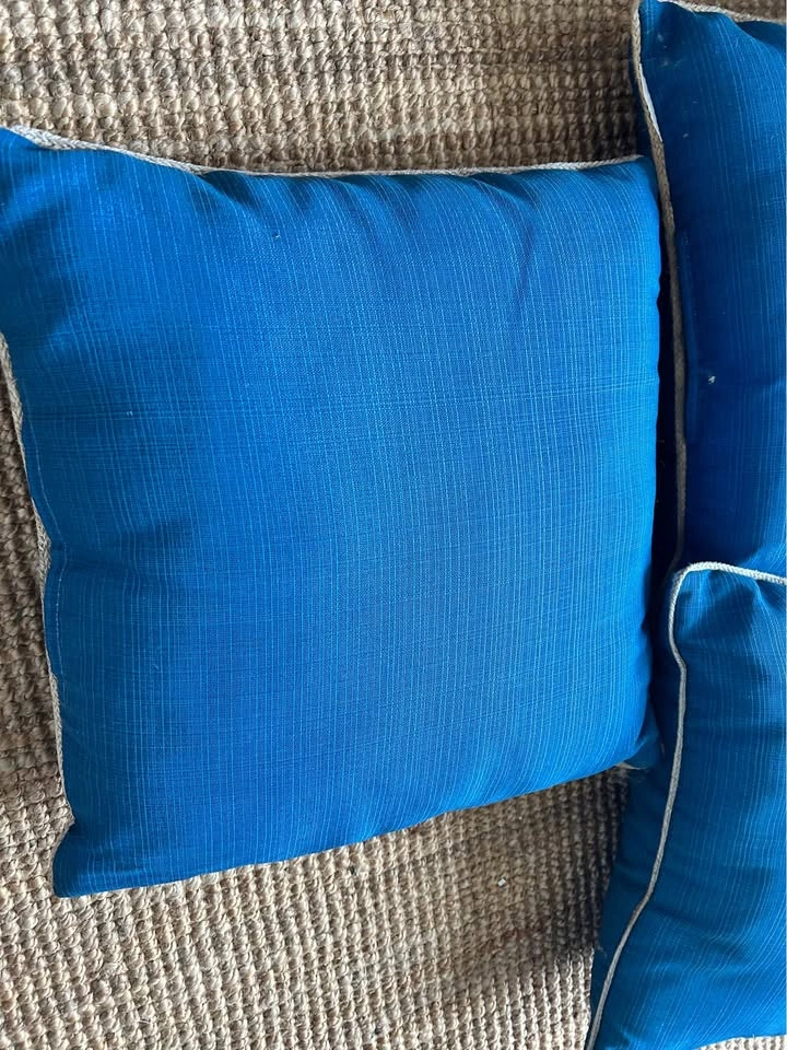 Set of 3 19x19“ Blue Outdoor Throw Pillows - photo 2