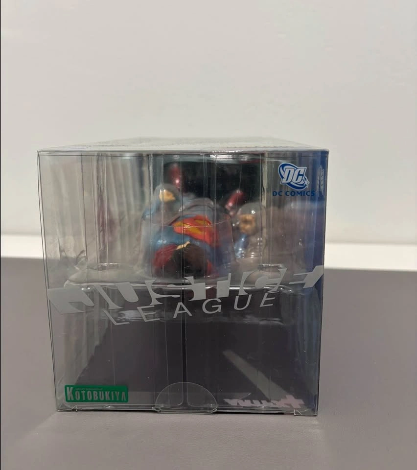 Kotobukiya ArtFX+ Superman Justice League 1/10 Scale Statue - photo 5