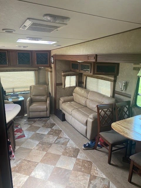 2015 32 ft 5th Wheel RV Reserve 27CK by Coachmen - photo 3