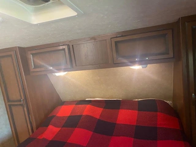 2015 32 ft 5th Wheel RV Reserve 27CK by Coachmen - photo 4