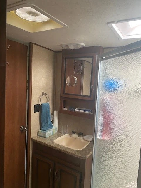 2015 32 ft 5th Wheel RV Reserve 27CK by Coachmen - photo 5