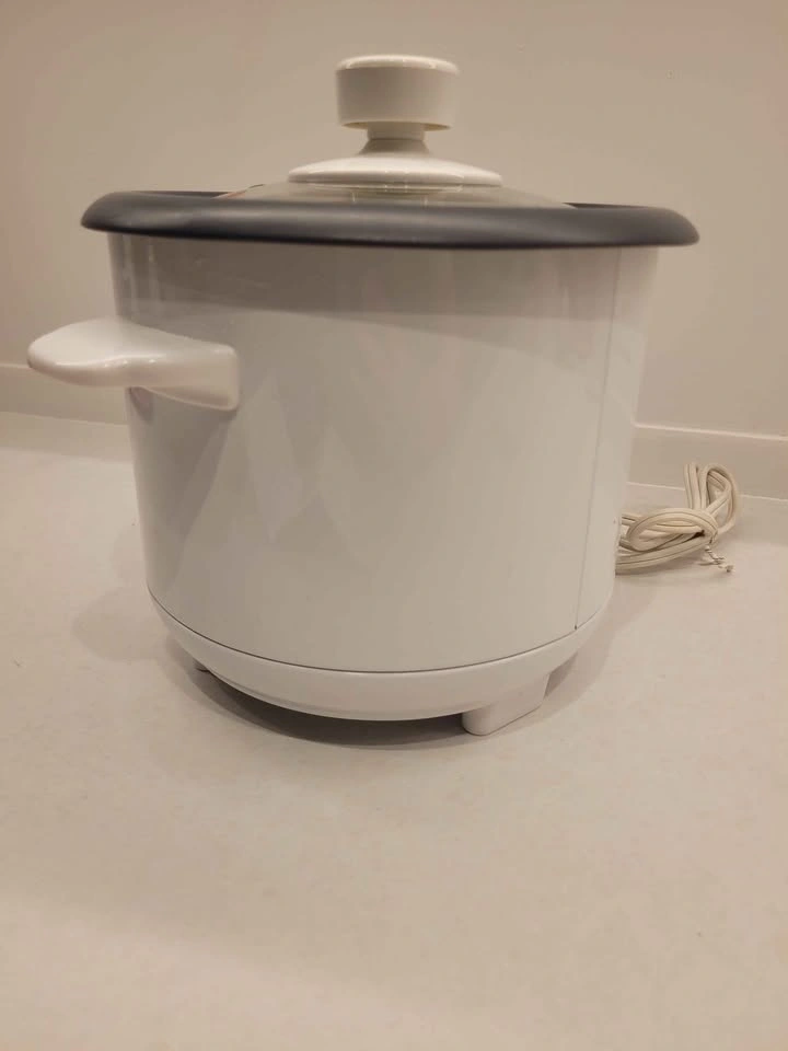 Everyday Essentials 6-Cup Rice Cooker – Gently Used - photo 4