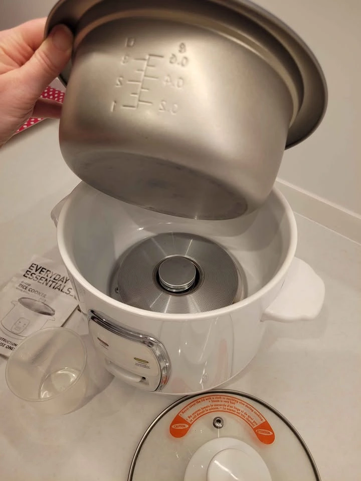 Everyday Essentials 6-Cup Rice Cooker – Gently Used - photo 5