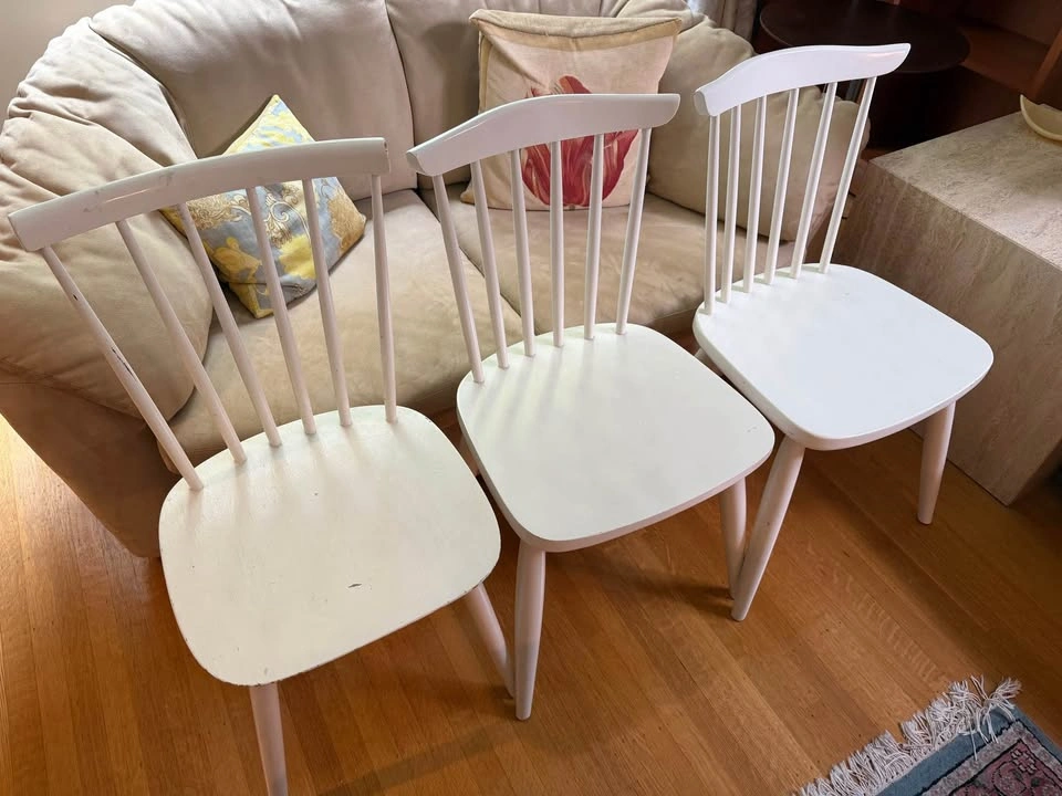 3 White wooden chairs - photo 3