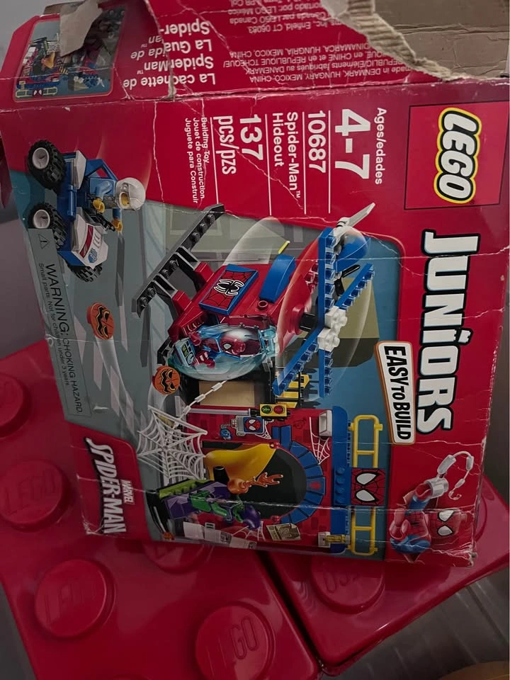 LEGO Juniors Spider-Man Hideout 10687 and Bulk LEGO Lot - photo 3